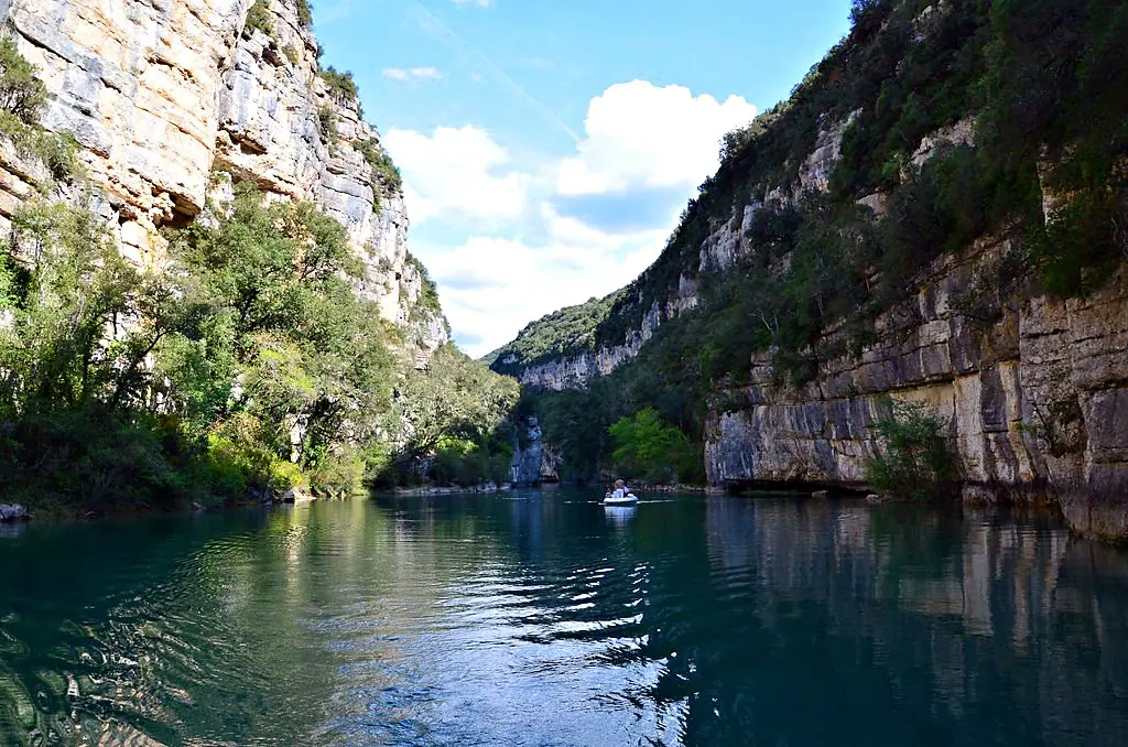 Belvédère Gorge Baudinard 5 — Les gorges vues depuis la rivière, près de ce belvédère