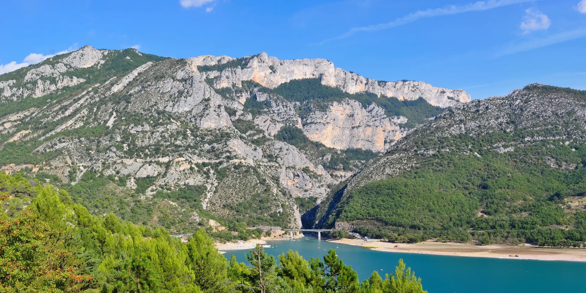 Les eaux turquoise du Verdon au Pont du Galetas, entrée des Gorges du Verdon depuis le lac de Sainte-Croix