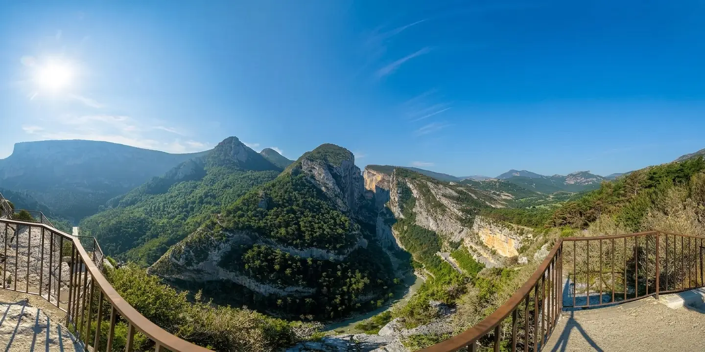 Panorama depuis le Point Sublime sur les Gorges du Verdon, commune de Rougon