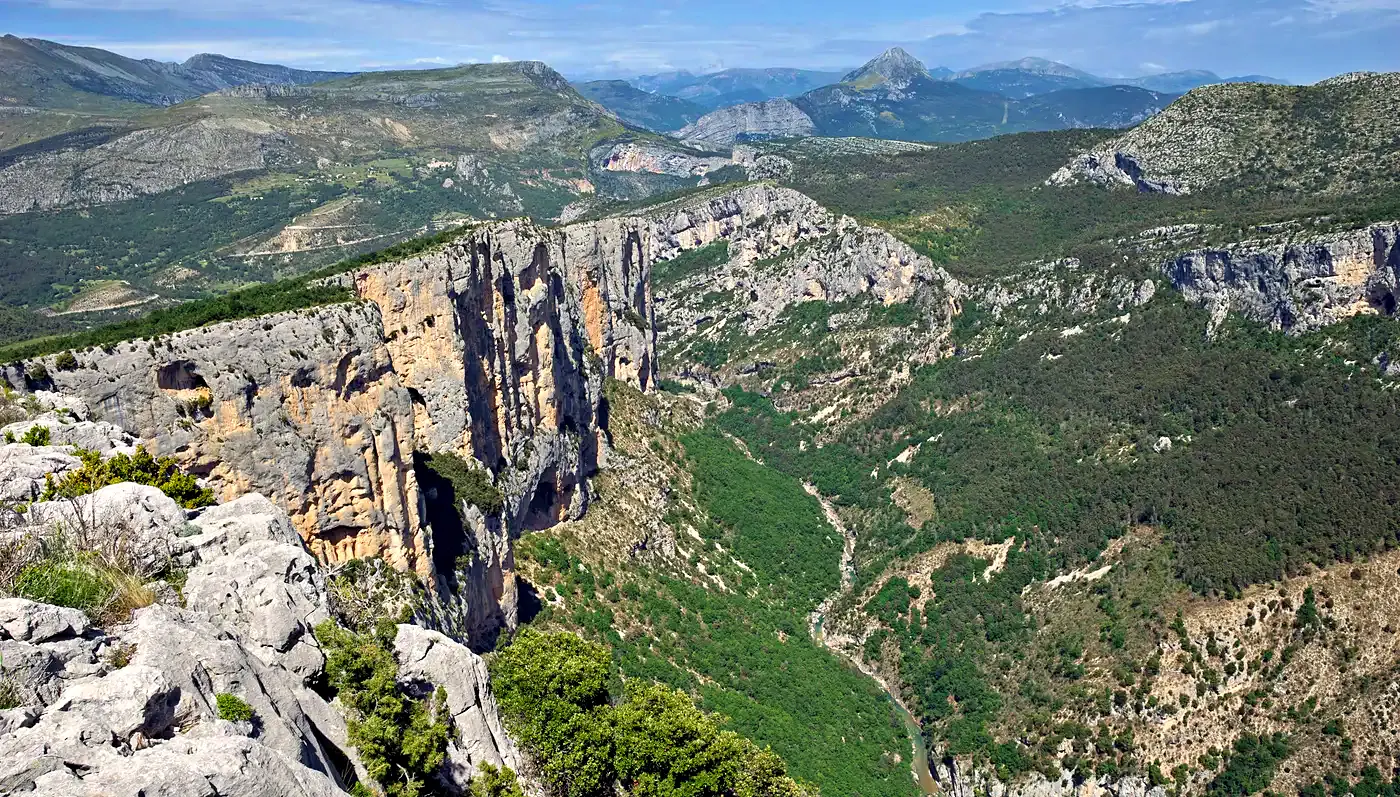 Les gorges du Verdon depuis le belvédère de la Dent d'Aire, sur la Route des Crêtes
