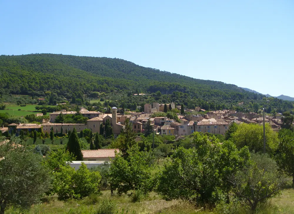 Le village d'Aups dans le Haut Var, capitale de la truffe aux portes du Verdon