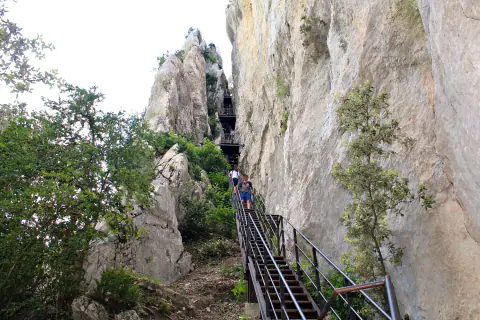 Les échelles métalliques de la Brèche Imbert sur le sentier Blanc-Martel, Gorges du Verdon, La Palud-sur-Verdon
