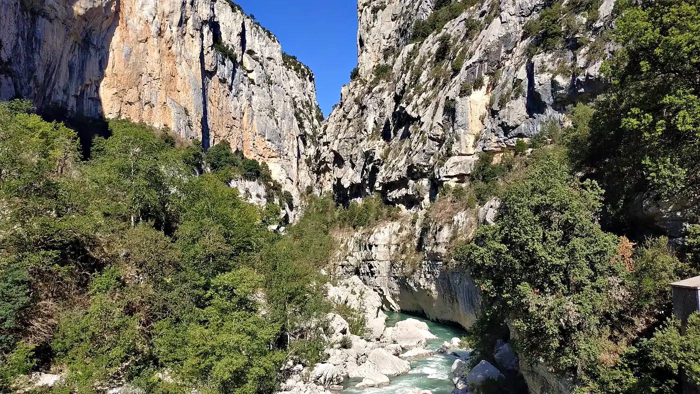 Le canyon et la rivière turquoise du Verdon sur le sentier de l'Imbut, Gorges du Verdon